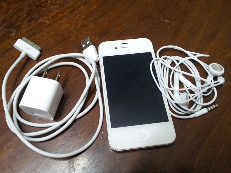 iPhone 4 (16GB) price and specifications Rs. 33,500