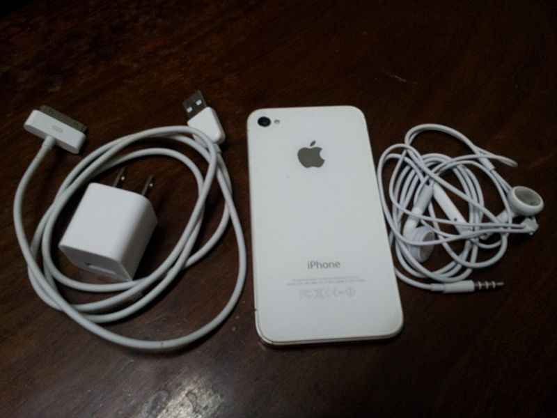 iPhone 4 (16GB) price and specifications Rs. 33,500