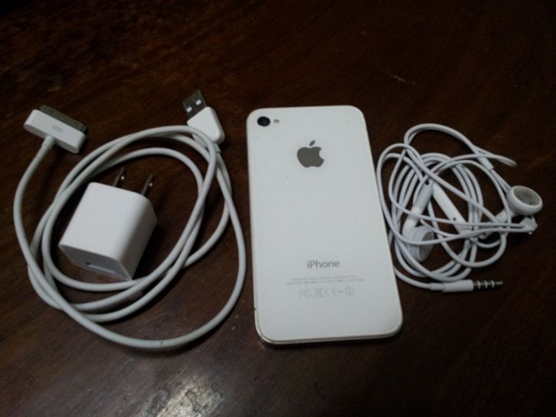 iphone-4-16gb-used-4-rs33500-lahore.jpg