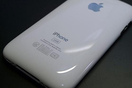 iPhone 3GS 32GB price and specifications Rs. 24,000