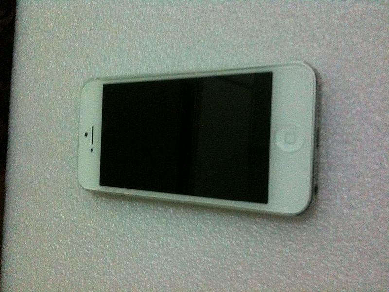 iphone 5 16gb white colour price and specifications Rs. 48,000